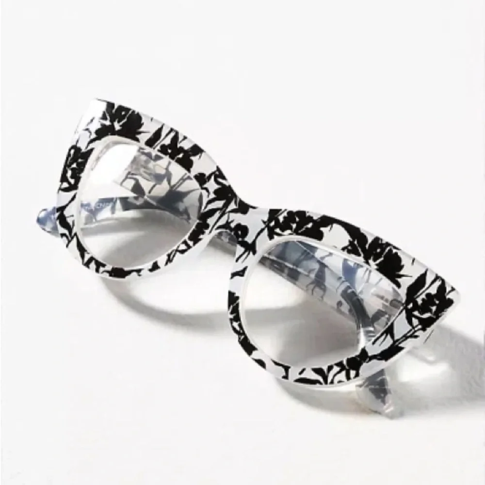 Anthropologie  Readers 2.00